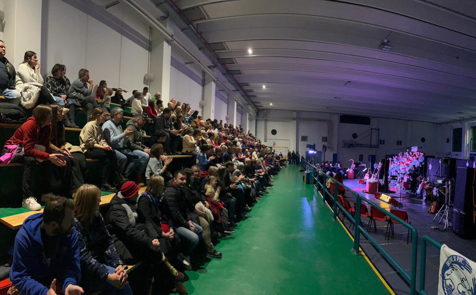 Le stelle e i Cerchi Olimpici del Coro Arcobaleno